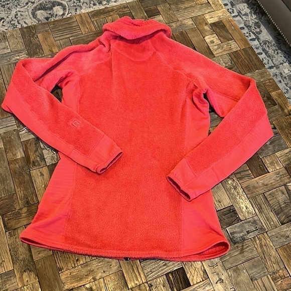 Patagonia Women’s R2 Fleece Zip Up Jacket - Picture 9 of 10